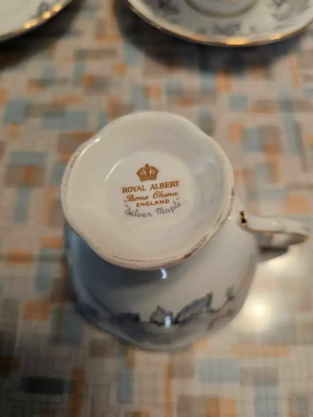 Royal Albert SILVER MAPLE Coffee pot62863283771905124