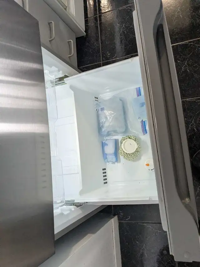 Réfrigérateur L2 in Refrigerators in City of Montréal - Image 3