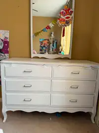 Stylish White Dresser for Teenagers - Compact and Functional!