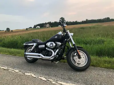 Fat bob 2012, 52,000km Très propre, bien entretenu Twin Cam 103pc 6 vitesses