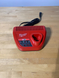 Chargeur Milwaukee M12