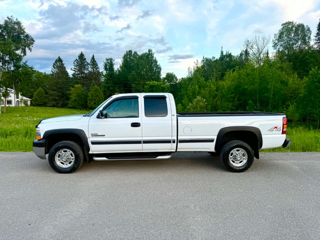 2002 Chevrolet Silverado 2500 HD Duramax Diesel 4X4 — photo 2