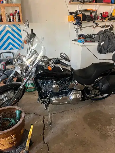 2001 HD Soft Tail Deuce - Black - 23,108 KM - 95 cubic inch package - Leather Saddlebags - Stored in...