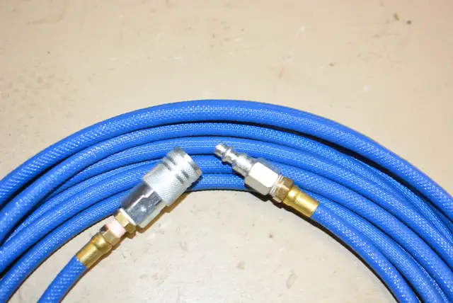 Like New 11 Gallon Portable Air Pig, 30’ Air Hose, & T Fitting in Other in Barrie - Image 6