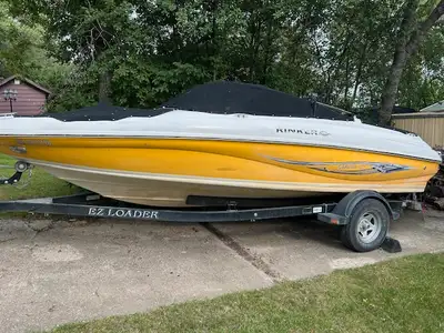 Rinker Captiva Bowrider Boat for sale Great family boat! Lots of seating room, tanning deck, swim pl...