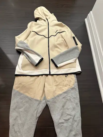 NEW NIKE TECH FLEECE SUIT FOR SALE!!! (SIZE XXL), View more