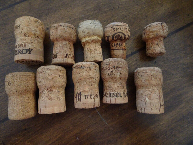 12 Bouchons de liège champagne, vin mousseux dans Loisirs et artisanat  à Longueuil/Rive Sud - Image 3