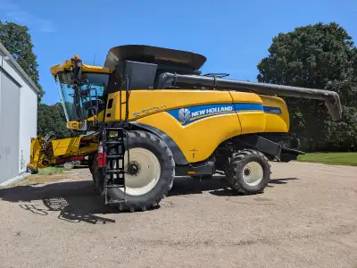 2014 New Holland CX8080 2607 engine, 1965 threshing hours Intelliview IV, GPS with Intellisteer, Y&M...