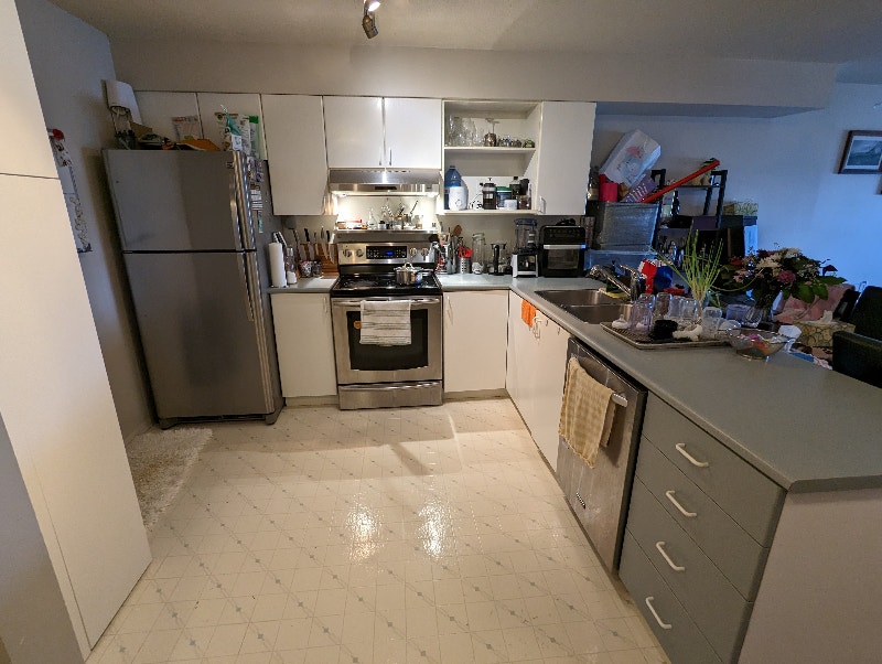 2,300 / 2br 950ft2 2 Bedroom 1 bath with single UG secure p Long