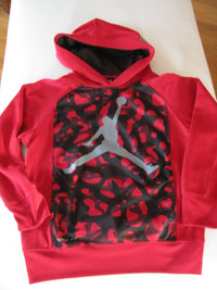 Sweat rouge Therma fit taille 8/10 ans