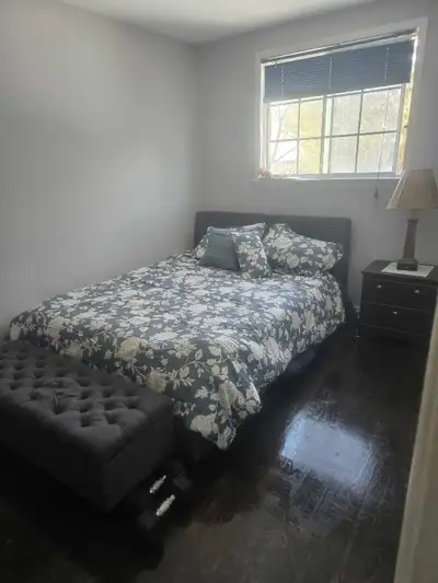 Enjoy a peaceful retreat in the heart if Oakville close to everything you need. Easy access to highw...