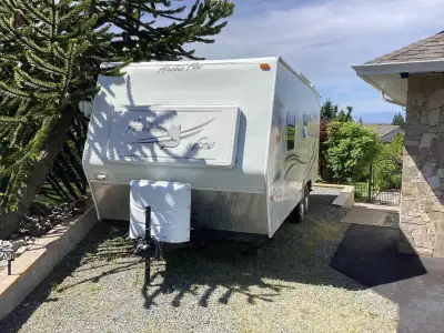 2007 Arctic Fox Travel trailer. Model GQ22. Well maintained trailer in excellent condition. Includes...