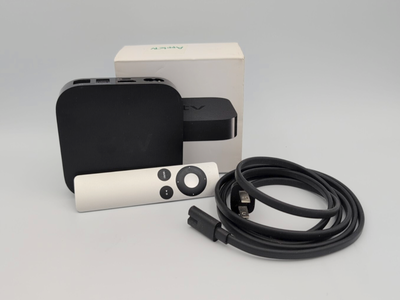 Apple TV 3rd Generation Digital HD Media Streamer A1469 w/ Remote Control Complete in the box