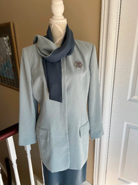 3 piece women’s suit by Renlyn New York Size 14  $20