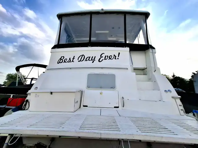 1996 Silverton 372 Motor Yacht in Powerboats & Motorboats in Trenton - Image 7