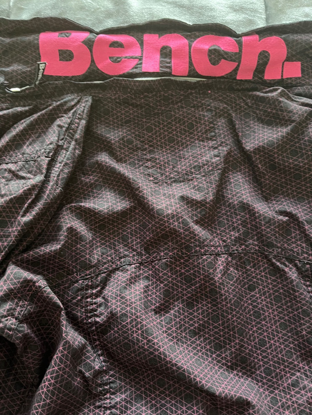 Bench girls spring/ fall windbreaker in Women's - Tops & Outerwear in Brockville - Image 2