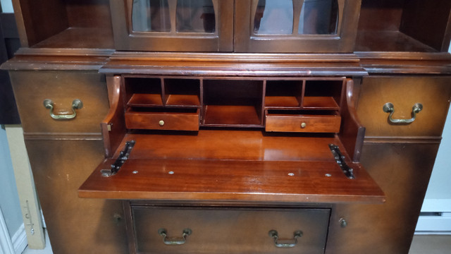 VAISSELLIER ANTIQUE Année 50' in Hutches & Display Cabinets in Laurentides - Image 2