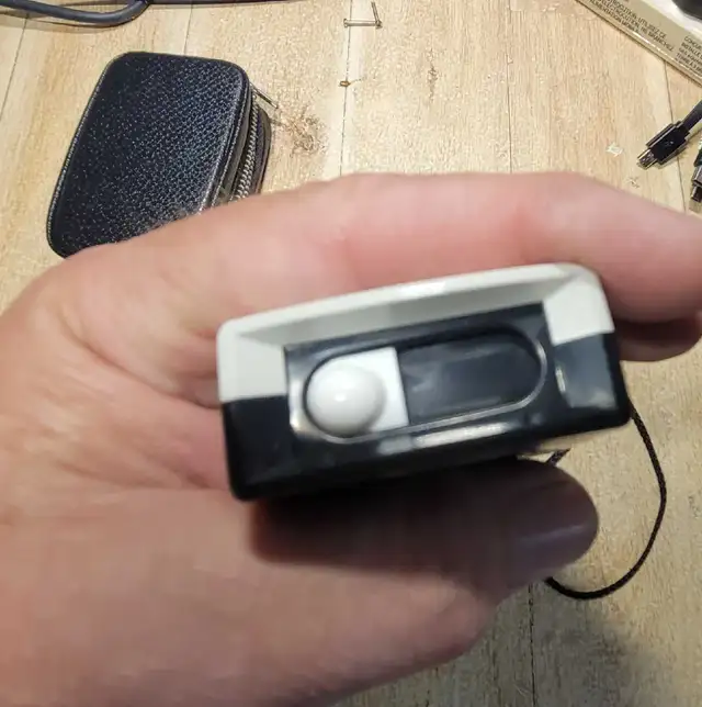 Vintage Capitol D-III Light meter in excellent shape, untested  in Arts & Collectibles in Windsor Region - Image 4