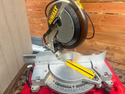 12 in miter saw new blade only used a few times