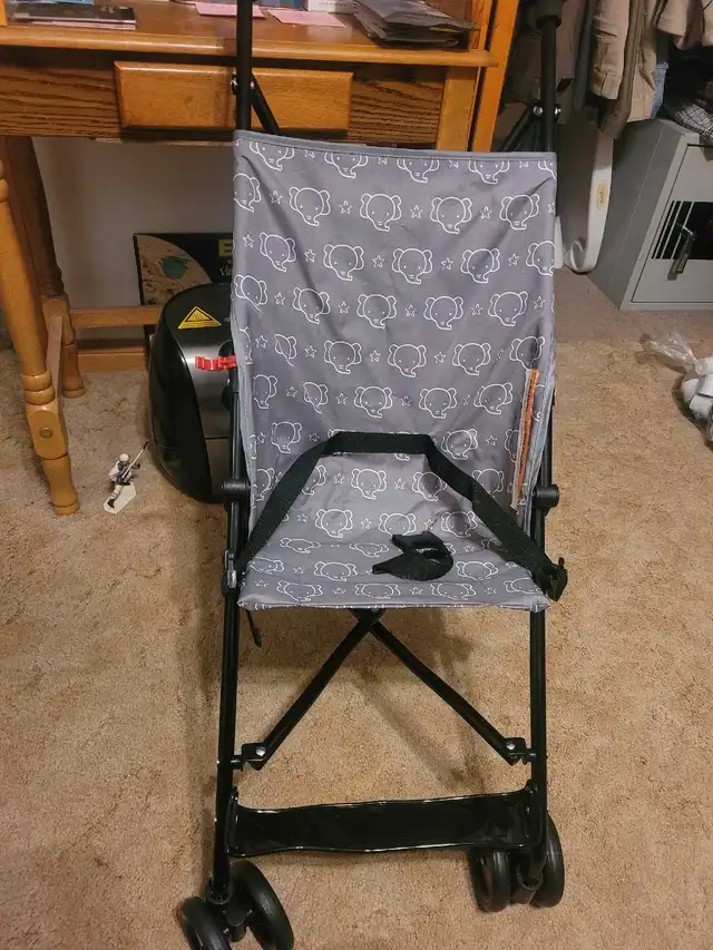 Umbrella Stroller in Strollers, Carriers & Car Seats in Peterborough - Image 2