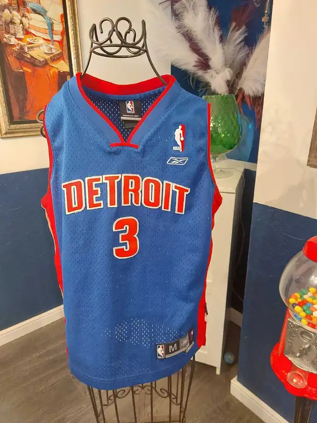 Detroit pistons youth jersey Wallace medium  in Basketball in Calgary - Image 5