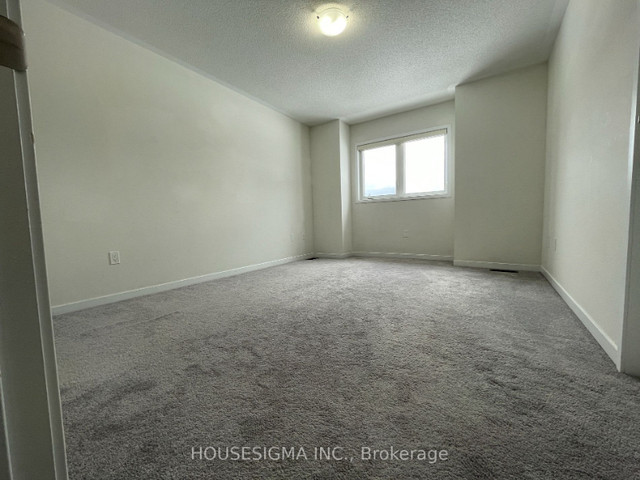 Town house For Lease 952 Kicking Horse Path Oshawa Ontario L1J 0 in Long Term Rentals in Oshawa / Durham Region - Image 3