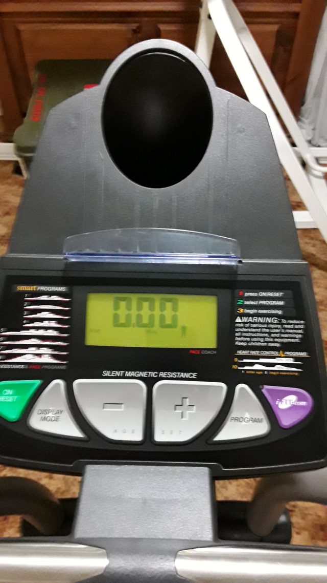 Elliptical HealthRider Cross Trainer 860 in Exercise Equipment in Kingston - Image 3