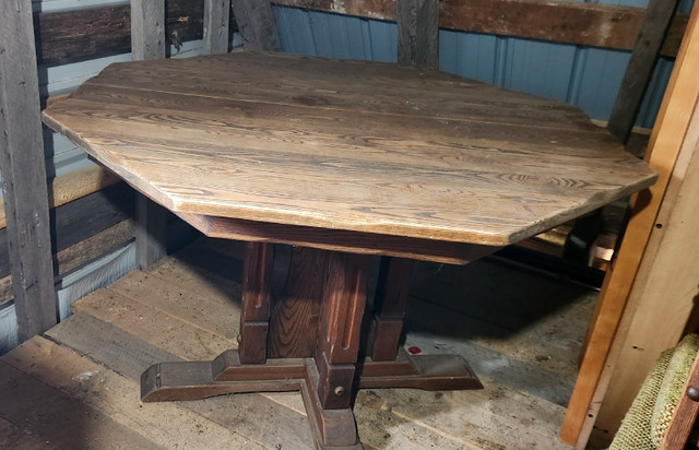 Table à manger et 4 chaises en bois dans Mobilier de salle à manger et cuisine  à Thetford Mines - Image 3