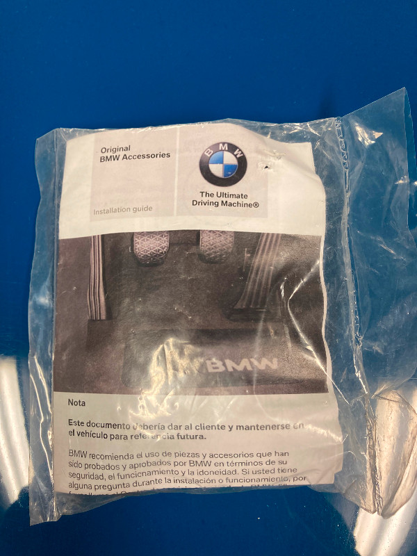 2001-2006 BMW E46 M3 summer floor mats fasteners 8pcs kit dans Autres pièces et accessoires  à Ville de Montréal