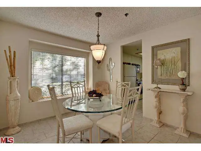 Palm Springs Condo in California in Canada - Image 4