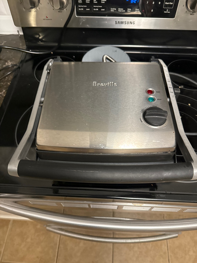 Breville Panini Press BREBGR200XL in Toasters & Toaster Ovens in Oshawa / Durham Region