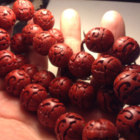 VINTAGE DECO CHINESE CARVED CINNABAR RED ROUND BEADS NECKLACE