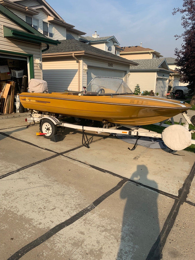 Older boat for sale in Powerboats & Motorboats in La Ronge - Image 4