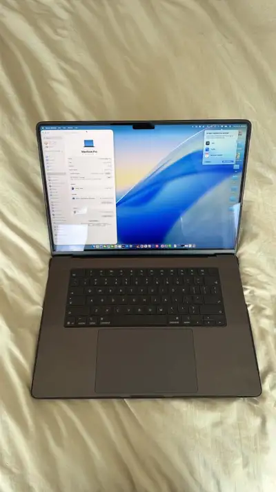 Macbook Pro 16 M5 Max 2TB 36GB - Like New, View more