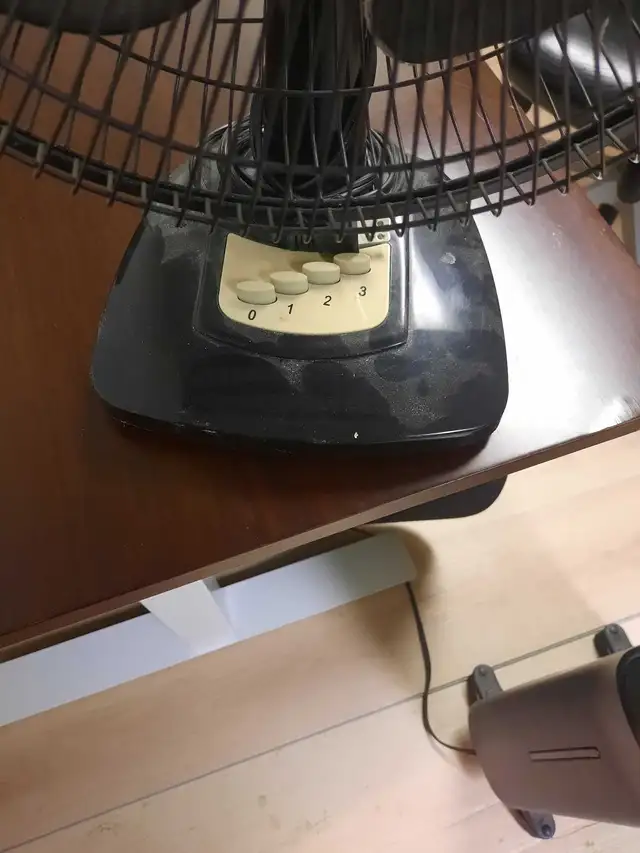 Table Fan in Indoor Lighting & Fans in Ottawa - Image 2