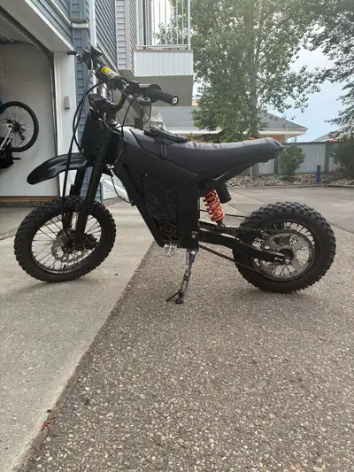 No trades goes 40kph has under 1000 km driven new Handel bars battery rap new light