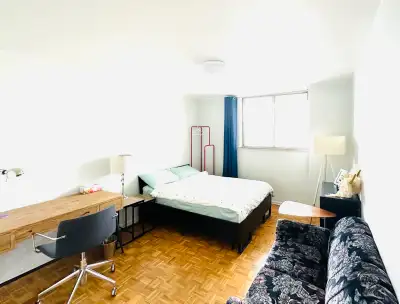 Short term sublet one room in downtown close to subway station. It is available from Oct 25 - Nov 30...