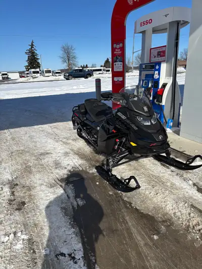 Sled is like new with 2100 KM’s. Too many included extras to list. 519-384-2027.