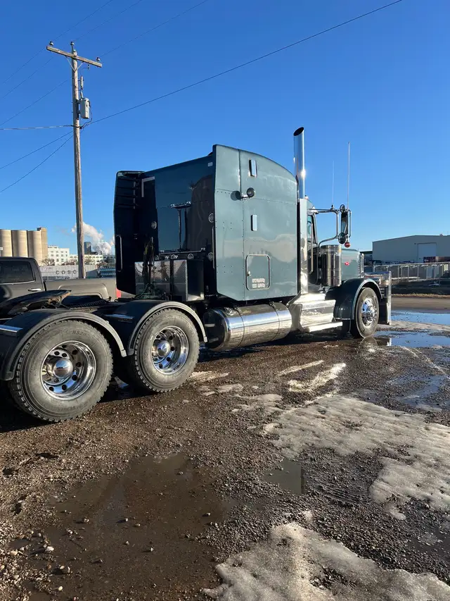 389 Peterbilt  in Heavy Trucks in Lethbridge - Image 7