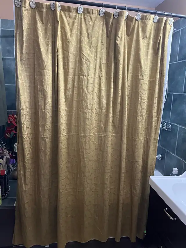 Vintage Shower Curtain in Bathwares in Markham / York Region - Image 2