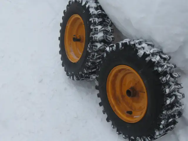 tire & rim souffleuse craftsman husqvarna poulan 24,27,30 pouce in Snowblowers in Laval / North Shore - Image 3