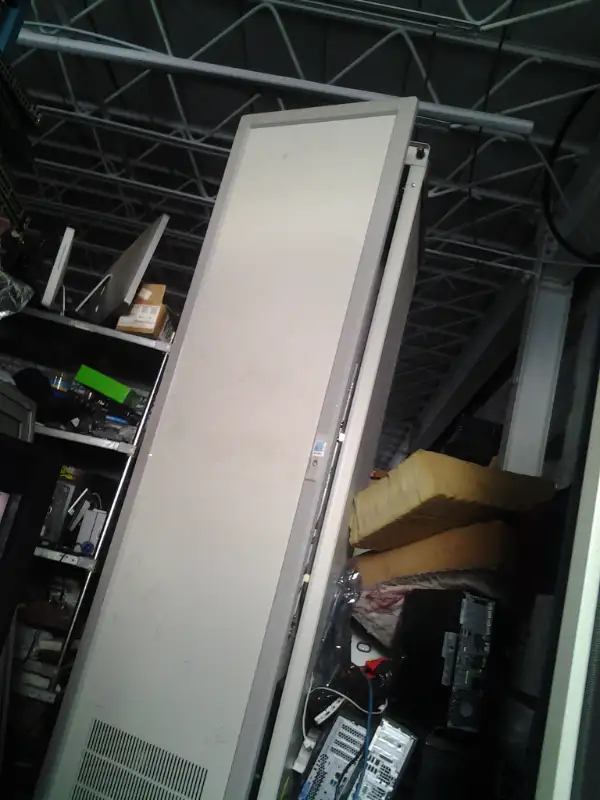 server cabinet racks 20 various units 900+pc MAC laptops CISCO p in Other in City of Montréal - Image 7