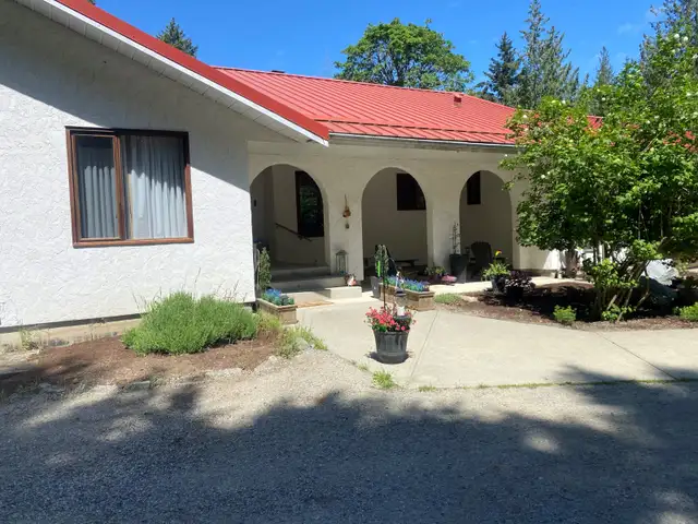 Nanoose Bay Rural Home