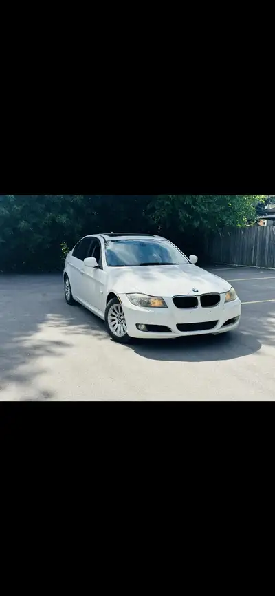 Strong engine and transmission Daily driven No issue with the car No check engine No warning lights...