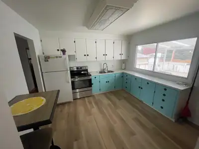 Pet friendly two bedroom house beside signal Hill