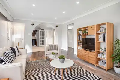 3 beds 1 bath Upper unit in Stoney Creek!