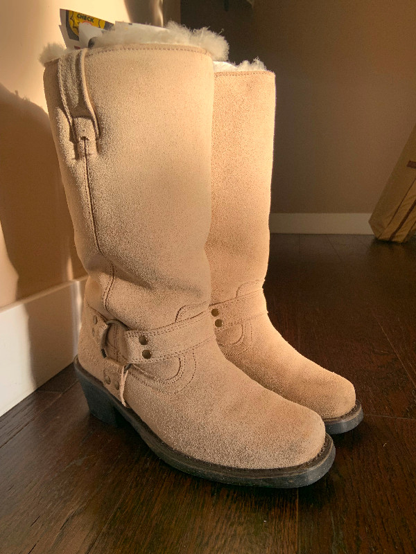 Flurries brand -women’s  suede moto boot - cream- size 7 in Women's - Shoes in Strathcona County - Image 4
