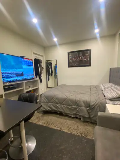 Prime location Queen St. East, downtown Toronto minutes away from Dundas square, Ryerson university,...