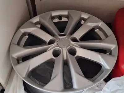 4 Pneus dhiver(225-65-R17) montés sur roues d'acier plus 4 caps de roues Nissan ainsi que 3 mags Nis...