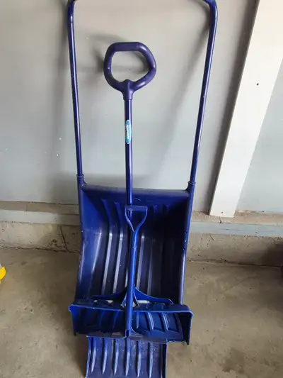 Set of 3 snow shovels for large, medium and small quick and easy, View more